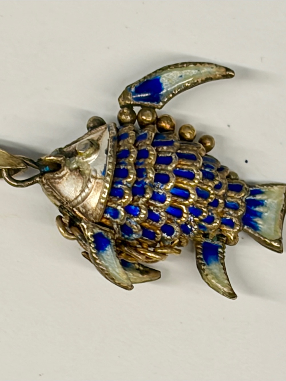 Vintage Chinese Articulated Fish Pendant Gilt Silver - Blue & White Enamel - Picture 14 of 16